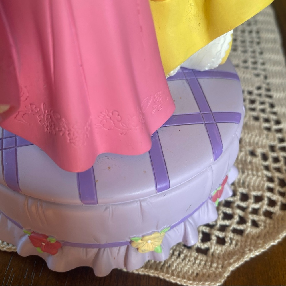 Disney Princesses Musical Rotating Figurine - Picture 4 of 10
